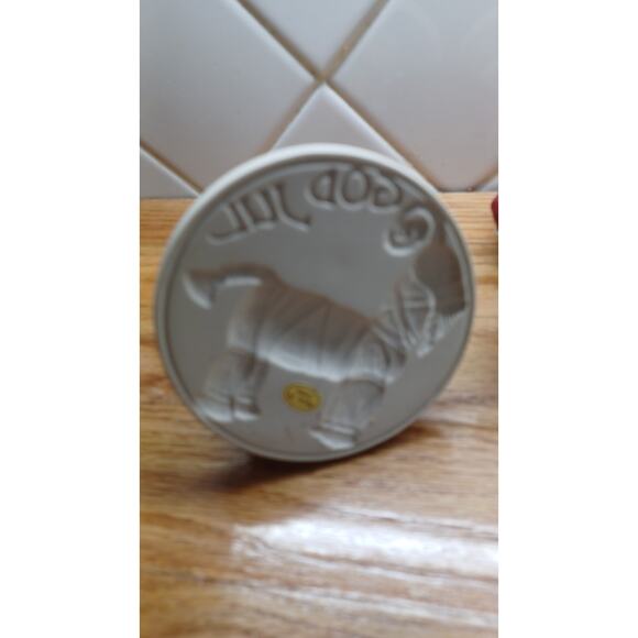 Ellie’s Kitchen Christmas Cookie Press 4 pc Santas Of The World W/ Certificates - Picture 11 of 16